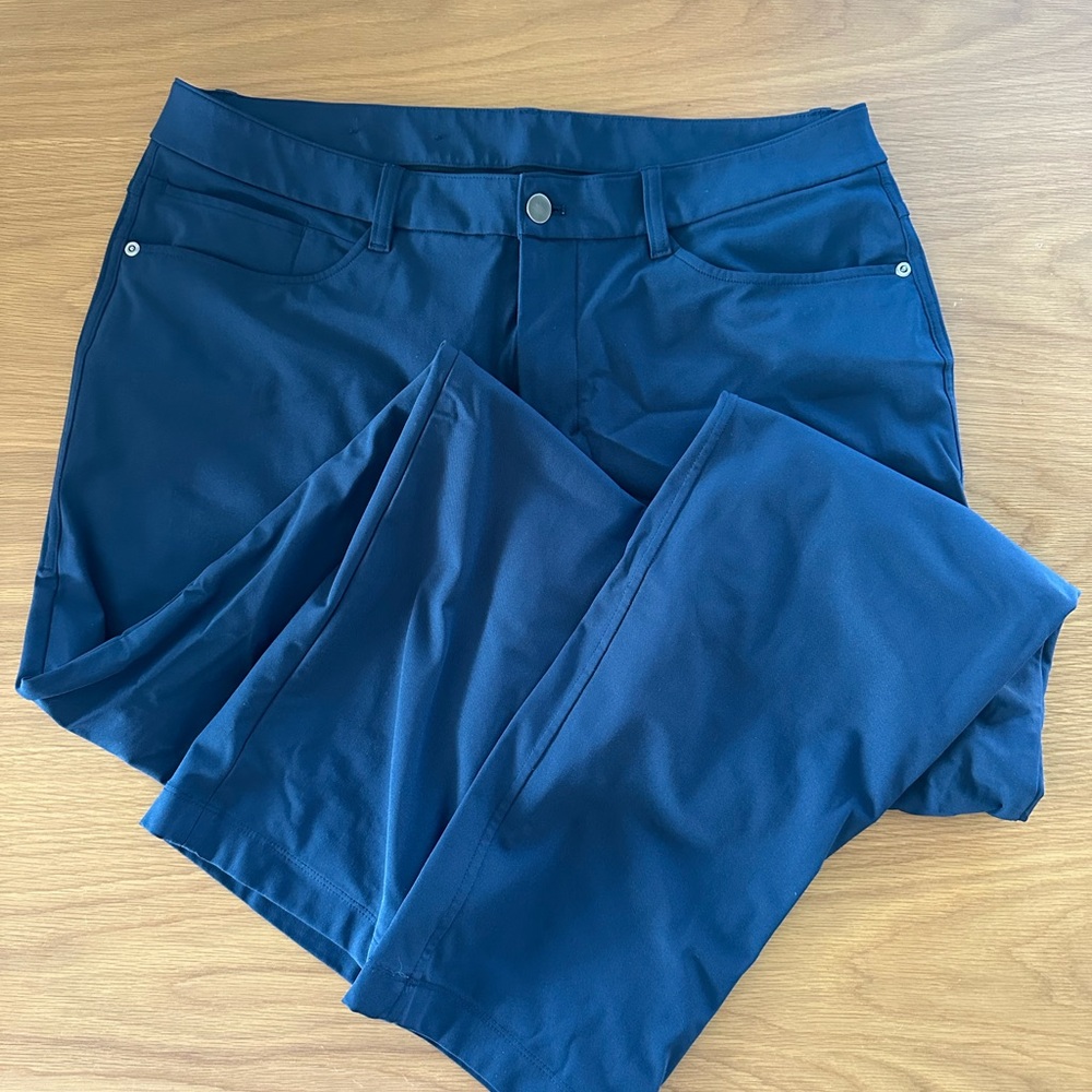 Lululemon ABC Classic-Fit Pant 34"
*Warpstreme